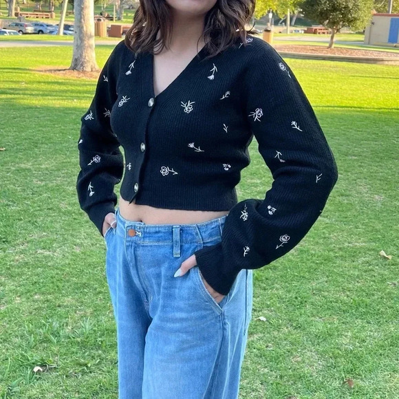 Cardigan Sweater Embroidery Floral Black Multi Color Balloon Sleeve Cropped - Picture 2 of 9